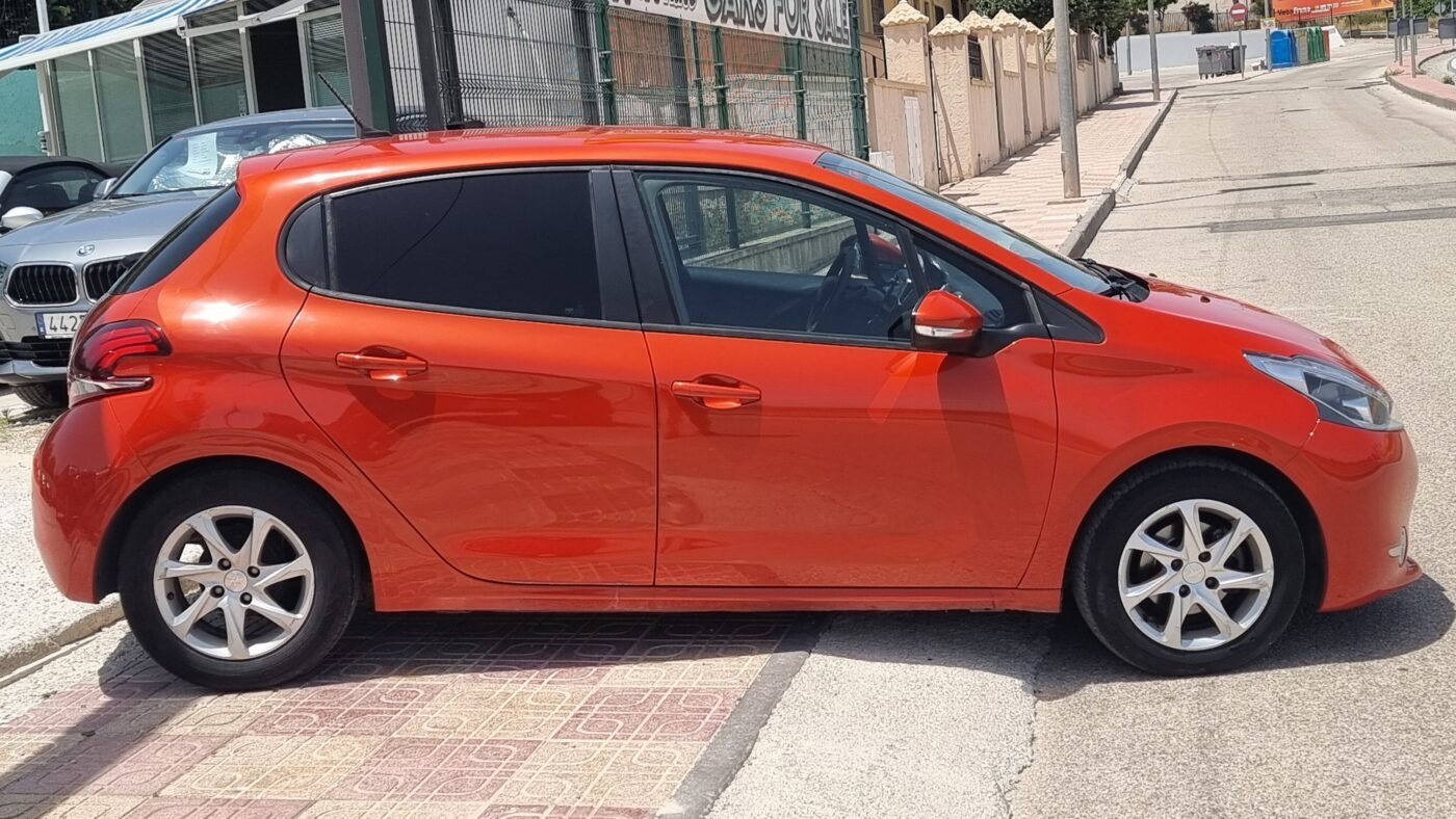 PEUGEOT 208 1.6 Diésel 
