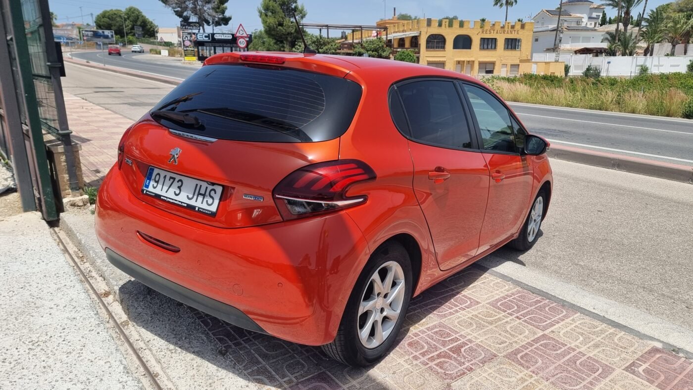 PEUGEOT 208 1.6 Diésel 